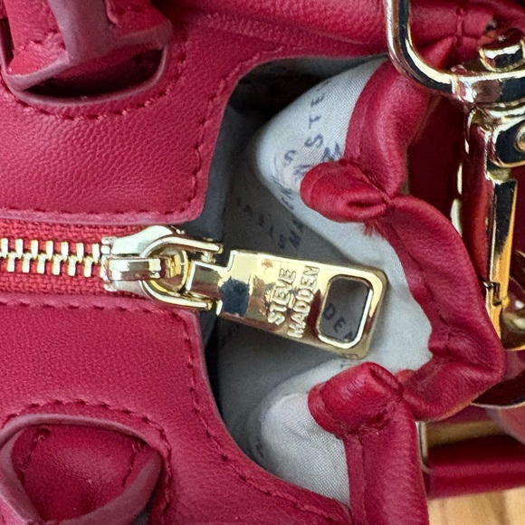 Steve Madden Red Crossbody Mini Purse Quilted Zipper Closure Gold Hardware - Picture 13 of 13
